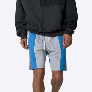 Short en maille à blocs de couleurs personnalisé pour homme Short de sport respirant à panneau bleu gris avec cordon de serrage à la taille pour vêtements de sport - Product Image 2
