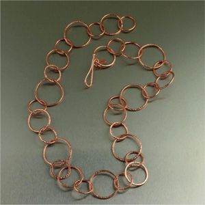 Collar de Cadena Martillada Chapado en Oro Rosa Hecho a Mano, Collar con Eslabones Ovalados Grandes, Joyería Elegante y Minimalista, Logotipo Personalizado - Product Image 2