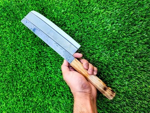 Cuchillo de Chef Ambidiestro Forjado a Mano, Ecológico, Extra Afilado, de Acero al Carbono Industrial, con Mango de Madera y Resina Estilo Vikingo, 8-9.9 pulgadas - Product Image 6