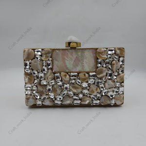 Bolso de mano de lujo hecho a mano en India con madreperla, latón y ágata para mujer, ideal para bodas y fiestas. - Product Image 1