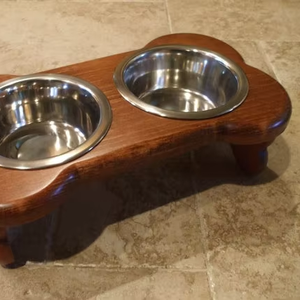 Comedero Elevado de Madera Hecho a Mano para Perros, Comedero Personalizado para Gatos con Logotipo, Comedero de Madera para Mascotas con Tazón de Acero Inoxidable, Linda Estación de Alimentación Hecha a Mano - Product Image 1