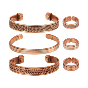 Royal Artisans Indian Handcrafted Classic Pulido Curación Cobre Pulsera Anillo de dedo a juego Chakra Joyería Brazalete para mujer - Product Image 1