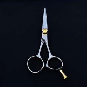 Ciseaux à cheveux droits professionnels de 6 pouces pour droitier Lame incurvée tranchante en acier inoxydable VG10 pour la coupe de cheveux Poignée en acier - Product Image 2