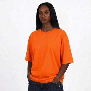 T-shirts pour femmes en gros, col en V profond, unis, sans marque, de haute qualité, 100% coton, pour impression. - Product Image 1