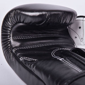 ถุงมือชกมวยหนังแท้ระบายอากาศรุ่นใหม่ล่าสุด แบบเต็มนิ้ว ปิดด้วยแถบตีนตุ๊กแก พร้อมเชือกผูก สำหรับการแข่งขัน MMA  พร้อมโลโก้สั่งทำพิเศษ - Product Image 3