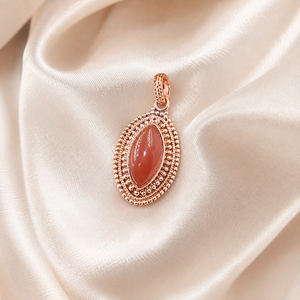Pendentif artisanal en cornaline rouge marquise, en argent sterling 925, plaqué or rose et or jaune, style vintage perlé, pièce maîtresse - Product Image 4