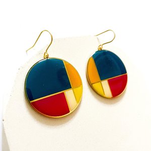 Juego de Aretes de Resina Ecológicos Hechos a Mano para Mujer – Aretes Bonitos y Modernos, Ligeros y Tipo Broche, Regalo de Artesanía en Resina Personalizable - Product Image 5