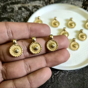 จี้ทองเหลืองทำมือแบบโบราณสั่งทำพิเศษและจี้ทองเหลืองสำหรับนักออกแบบเครื่องประดับเพื่อขายต่อ - Product Image 1