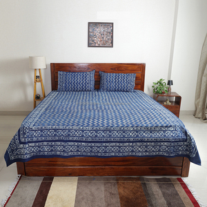 Sábana de algodón tamaño Queen con diseño Chevron índigo y fundas de almohada a juego, 90 x 108 pulgadas, ropa de cama de algodón con estampado Dabu Resist en zigzag - Product Image 1