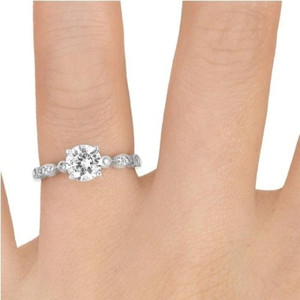 Bague de fiançailles personnalisable en or 10 carats, style marquise, avec un design détaillé et un diamant central rond (naturel) OEM - Product Image 4