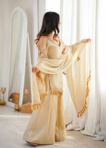 Ensemble prêt-à-porter entièrement cousu avec haut en tissu effet miroir et dentelle, pantalon palazzo et dupatta. - Product Image 2