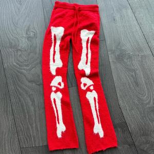 เสื้อกันหนาวหมวกและกางเกงกระดูกแบบกําหนดเองวัสดุวอร์มผ้าขนแกะนุ่มพร้อมรูปแบบกระดูกยืดชุดเหงื่ออุ่นสตรีทสําหรับผู้ชาย - Product Image 3