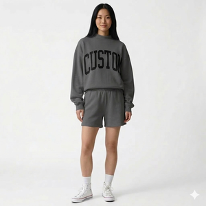 Conjunto de Top de Cuello Alto y Pantalones Cortos para Mujer, Inspirado en la Estética Modern Muse, que Ofrece un Look Artístico y Elegante - Product Image 1