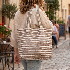 Sac fourre-tout tissé à la main marron rustique, durable et élégant, pour femme, idéal pour le voyage, le marché ou le transport de vêtements - Product Image 6