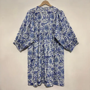 เดรสสั้นผ้าฝ้ายพิมพ์ลายดอกไม้แบบแฮนด์เมด คอวี แขนสามส่วน แต่งระบายลูกไม้ ซักได้ เป็นมิตรต่อสิ่งแวดล้อม สไตล์จีน - Product Image 4