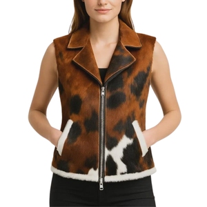 Chaleco Vaquero de Cuero Marrón y Blanco con Cremallera, Hecho a Mano con Pelo de Vaca, Estilo Western, para Mujer - Product Image 1