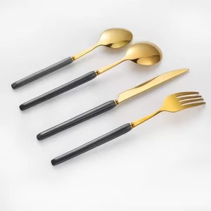 Ensemble de couverts en métal moderne avec finition polie pour table à manger de luxe et décoration de cuisine - Product Image 5
