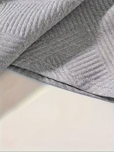 Ensemble de sport décontracté deux pièces pour homme avec t-shirt respirant à manches courtes et short à cordon de serrage pour l'hiver - Product Image 4