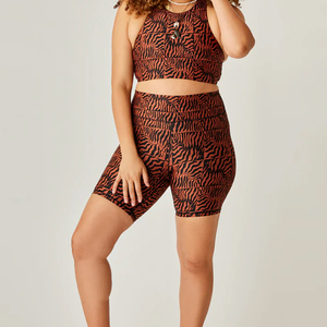 Ensemble de sport imprimé haut de gamme pour femme : short taille haute sans coutures et soutien-gorge de sport pour l'entraînement et le Pilates - Product Image 1