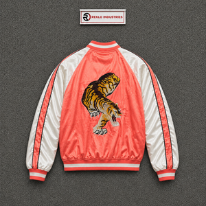 Veste universitaire personnalisée en satin rose corail avec manches contrastées blanches, broderie double tête de tigre de qualité supérieure, veste de luxe tendance - Product Image 6