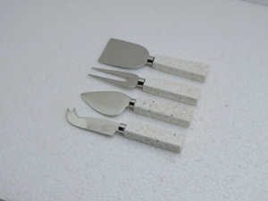 Ensemble de 4 ustensiles à fromage écologiques antidérapants, lames en acier inoxydable, manches en bois et résine, légers, résistants au four, lavage à la main uniquement - Product Image 3