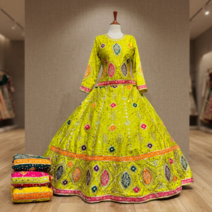 Robe de bal élégante en organza jaune brodée avec manches trois quarts, longueur maxi, robe de soirée faite à la main - Product Image 4