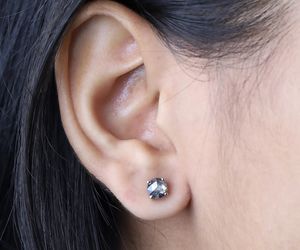 Boucles d'oreilles tendance en diamant sel et poivre taille ronde, clous sertis à quatre griffes, diamant naturel rustique, bijoux en or raffiné pour le quotidien - Product Image 2