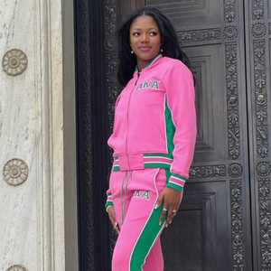 Chaqueta de Calentamiento AKA Air Tech Fleece Rosa Verde para Mujer, Bordado Chenille con Letras Griegas, Calidad Premium, Cierre de Cremallera, Corte Atlético - Product Image 4