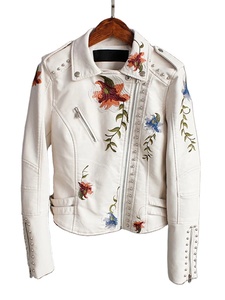 Chaqueta de cuero suave de imitación con bordado Floral para mujer, abrigo de motocicleta de Pu, ropa de abrigo con remaches y cremallera negra para mujer - Product Image 2