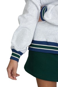 Sweat-shirt universitaire à col montant personnalisé pour femmes, avec logo brodé, style universitaire - Product Image 4