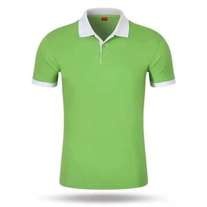 Polo Negro para Hombre con Cuello y Puños Rojos, Manga Corta, Tejido de Punto, Diseño de Color Sólido, Corte Regular - Product Image 2