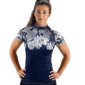 เสื้อแรชการ์ดสั่งทำพิเศษสำหรับทุกเพศ OEM ซับลิเมชั่น UPF 50 ป้องกันรังสียูวีสำหรับกีฬาทางน้ำ ผ้าโพลีเอสเตอร์รัดรูป ขายส่งจากโรงงาน OEM ไม่ใช่เสื้อ No Gi - Product Image 3