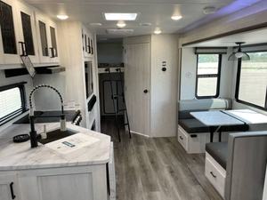 Nouveau 2025 E-a-s-t To W-e-s-t Longitude 255BH - Product Image 5