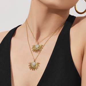 Collar con Colgante de Sol CZ para Vacaciones de Verano, Color Dorado, Joyería Minimalista al por Mayor - Product Image 6