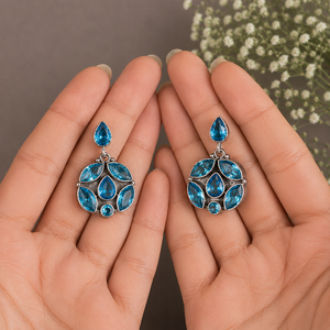 Boucles d'oreilles pendantes en argent oxydé avec pierres précieuses multicolores en gros |   Monture sertie de fleurs, tendance, en laiton plaqué argent antique |   Indien - Product Image 6