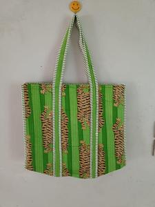 กระเป๋าโท้ทลายเสือสีเขียว ทนทาน น้ำหนักเบา มีซิป ความจุเยอะ ใช้ซ้ำได้ เป็นมิตรกับสิ่งแวดล้อม กระเป๋าสะพายไหล่สำหรับผู้หญิง ขายส่ง - Product Image 3