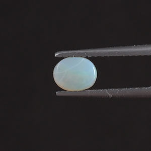 โอปอลธรรมชาติสีขาวคุณภาพดี รับรองโดย IGI น้ำหนัก 0.45 กะรัต รูปทรงวงรี 6x4.5 มม. ผ่านการเคลือบแว็กซ์/น้ำมันจากอินเดีย - Product Image 1