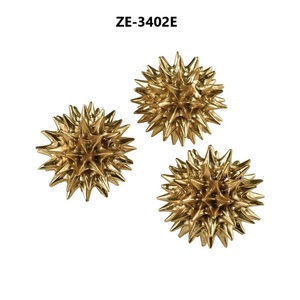 Sculpture en fer artisanale tendance, décoration artistique pour les intérieurs modernes et luxueux, aluminium plaqué or de qualité supérieure - Product Image 2
