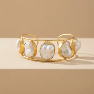 Elegante Brazalete de Moda Chapado en Oro de Primera Calidad con Perlas de Imitación en Bisel, Estilo Bohemia, Joyería de Aleación - Product Image 1