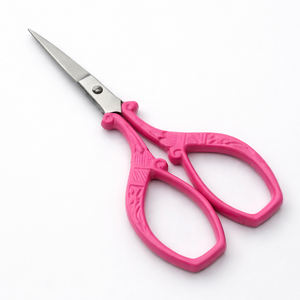 Tijeras para Cutículas Rosadas con Mango Ergonómico, Acero Inoxidable Afilado, Herramienta de Manicura y Pedicura para Profesionales - Product Image 1