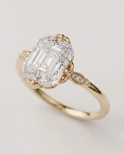 แหวนมอสซาไนต์ทรงแอสเชอร์คัท 8x8 มม. สำหรับเจ้าสาว เงินแท้ 925 ชุบทอง 14K ประดับเพชรแบบหนามเตย ดีไซน์หรูหรา สง่างาม ระยิบระยับ เหมาะสำหรับเป็นแหวนหมั้น - Product Image 2
