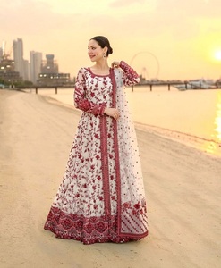 Dernière collection de Salwar Kameez pour femmes, pour mariage et soirée, en Faux Georgette, avec broderies riches, matériaux recyclés et Organza pur et doux - Product Image 1