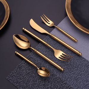 Ensemble de couverts en métal d'inspiration patrimoniale, adapté aux maisons traditionnelles, aux salles à manger élégantes et aux repas formels - Product Image 5