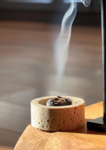 Modern Travertine Inspired Resin Epoxy <b>Bakhoor</b> <b>Burner</b> for Luxury Interiors - Product Image 2