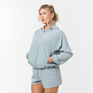 Ensemble de survêtement pour femme, veste coupe-vent légère à capuche et short, vêtements de sport décontractés pour l'extérieur, ensemble de survêtement 2 pièces de qualité supérieure pour femme - Product Image 1