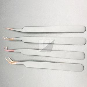 Pince à épiler en acier inoxydable japonais gris mat avec logo personnalisé, pointe en or rose, matériau en titane pour la beauté - Product Image 3