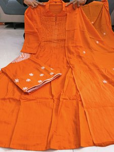 Magnifique robe de soirée pour femmes de style Anarkali traditionnel avec de riches broderies, robe pour occasions spéciales, imprimé intense - Product Image 3