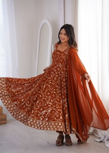 Salwar Kameez brodé orange pour femmes, robe traditionnelle en faux georgette et ensemble 3 pièces avec travail de broderie en sequins - Product Image 1