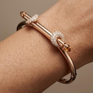 กำไลข้อมือทองคำแท้ 14K 18K ประดับเพชรแล็บ 0.56 กะรัต ดีไซน์สถาปนิกทรงกรงเล็บ ประดับเพชรแบบพาเว่ กำไลข้อมือทองคำรูปทรงประติมากรรม - Product Image 4