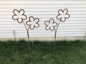 Piquet de jardin en métal abstrait, sculpture d'extérieur contemporaine pour pelouse, décoration artistique de jardin - Product Image 5